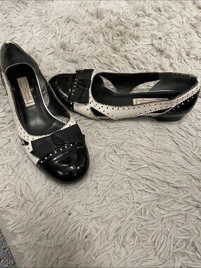 Handmade leather Black and White Bow-Accent Flats by Arnold churgin